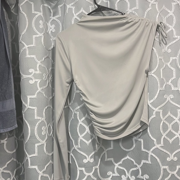 Zara silver one shoulder long sleeve - Picture 2 of 3